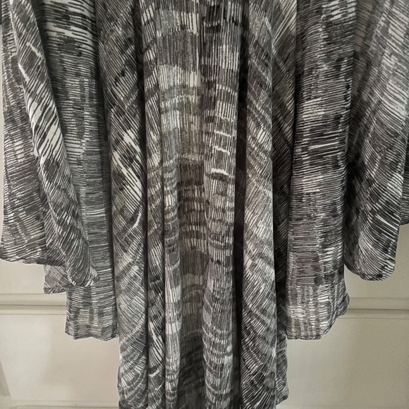 EYE-CATCHING, DG2 TOP - Picture 8 of 9